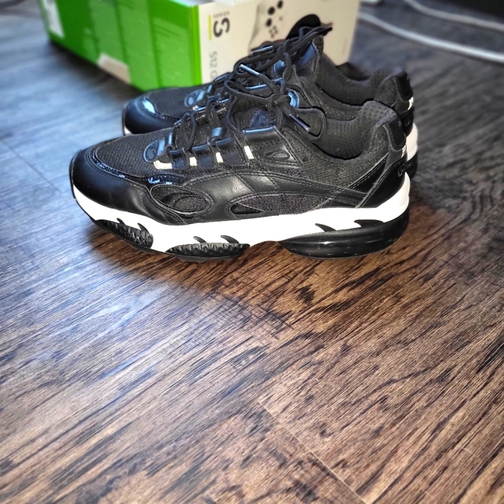Puma cell - Picture 2 of 4